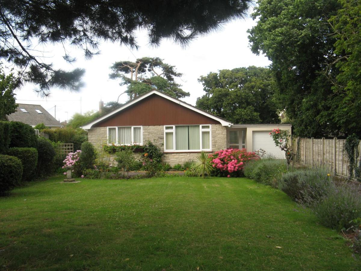 Pine Lodge Barton on Sea Exterior foto